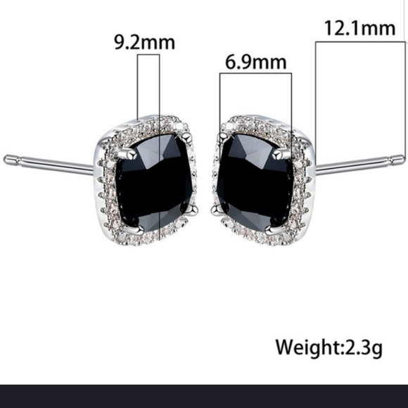 BREATHTAKING!! Clear color Halo Cut CZ stud earrings - Picture 2 of 11